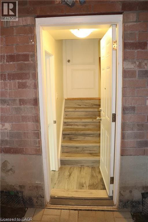 Building Photo - 386 Grovehill Cres