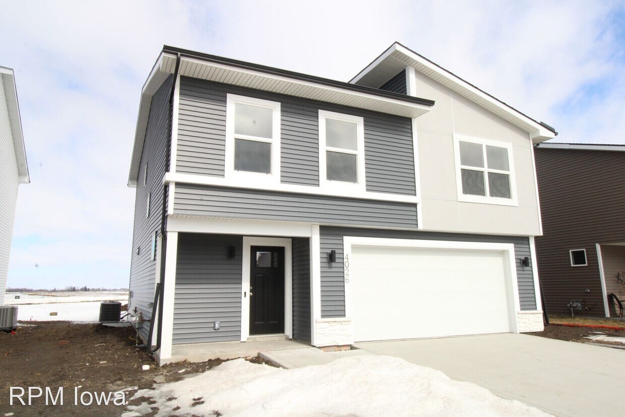 Primary Photo - 4 br, 3 bath House - 4026 NE 5th Street