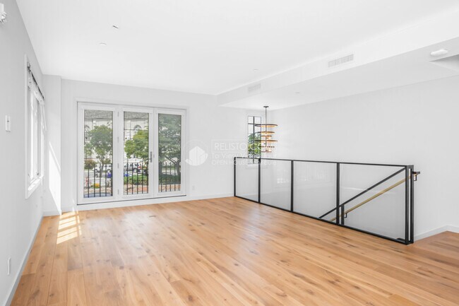 Building Photo - 1504 Cypress Ave