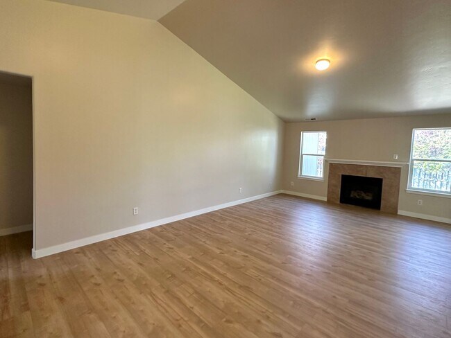 Foto del edificio - Fully Remodeled 3/2 in Redmond!