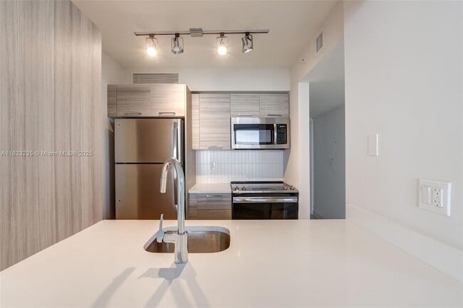 Foto del edificio - 1756 N Bayshore Dr