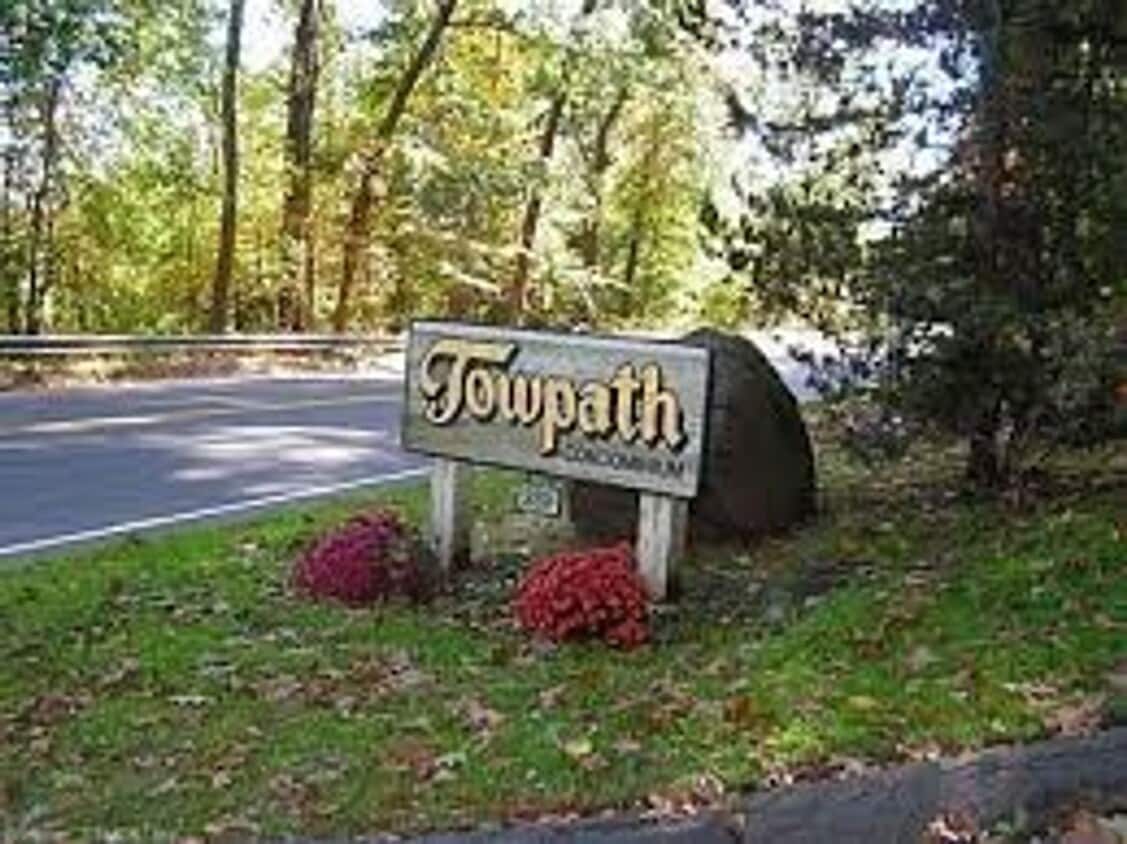 Primary Photo - Modern and Professional Towpath Condo