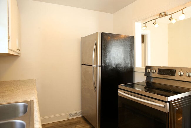 Building Photo - 2214 Walker Ave