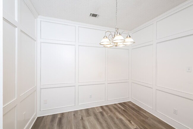 Building Photo - 5976 Southbend Ln