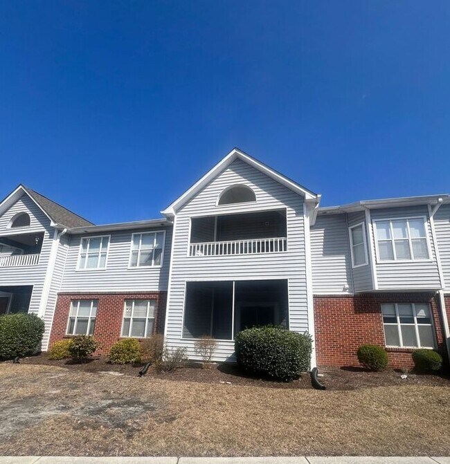 Foto del edificio - RENT SPECAIL*** $1400 For APRIL & MAY RENT.Breezewood Condo, 2 Brd/2bath Screen Porch! LVP wood f...