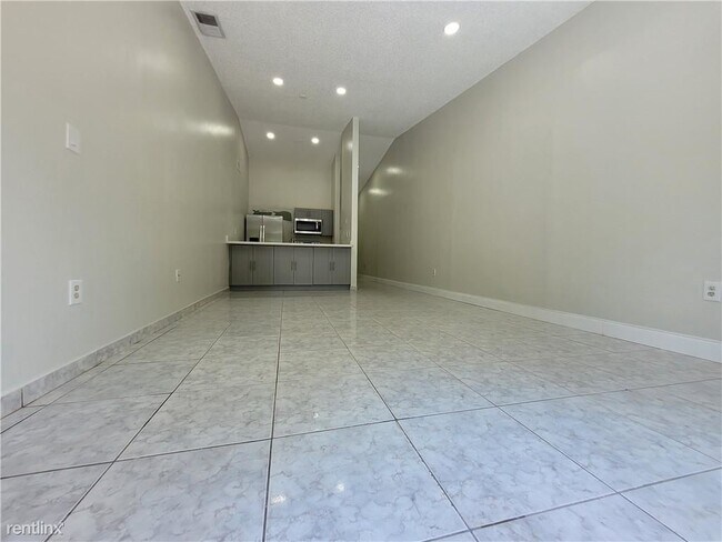 Foto del edificio - 3 br, 2 bath House - 19250 NW 67th Pl