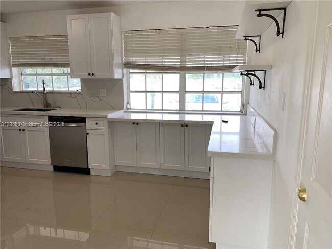 Foto del edificio - 2025 SW 84th Ct