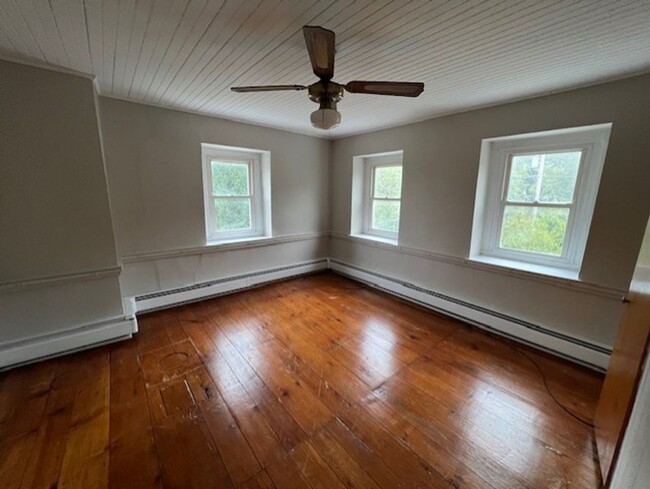 Building Photo - $1,500 Farmhouse Etters for Rent 4 bedroom...