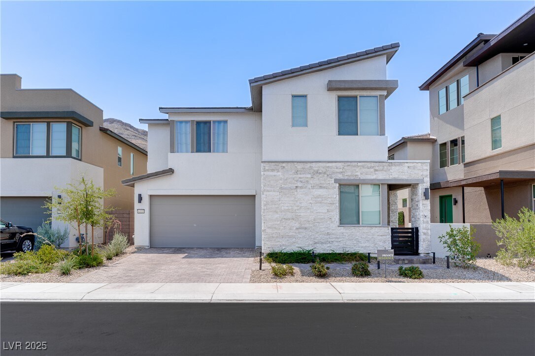 Foto principal - 6333 Redstone Hls Dr