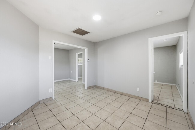 Building Photo - 5206 W Ocotillo Rd