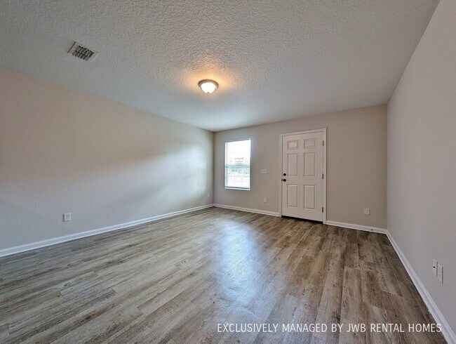 Foto del edificio - 8468 McGirts Village Ln