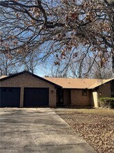 Building Photo - 2133 Loren Cir