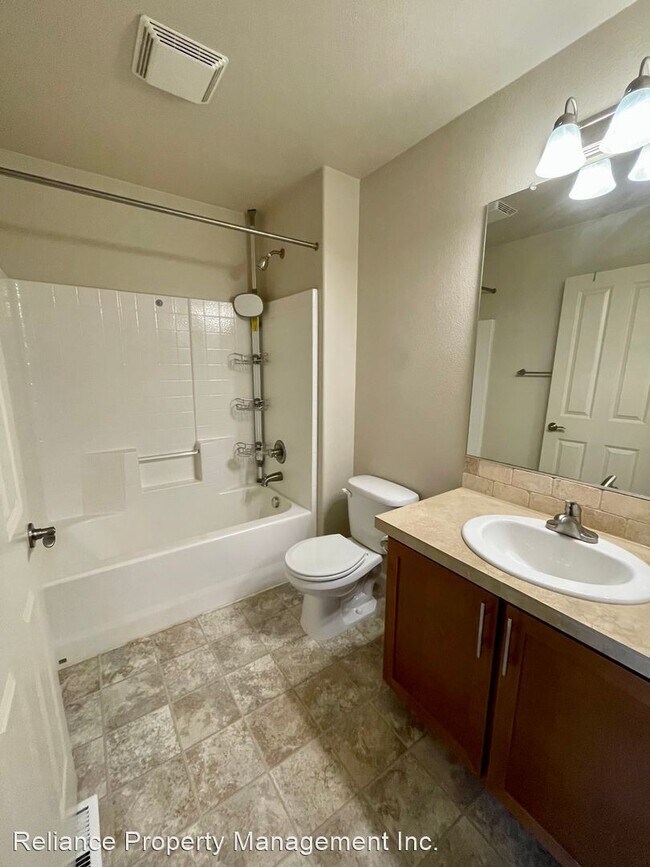Foto del edificio - 3 br, 2.5 bath House - 10533 NE Summer Fal...