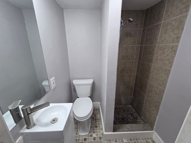 Building Photo - Charming 3-Bedroom Ranch Home with Fenced ...