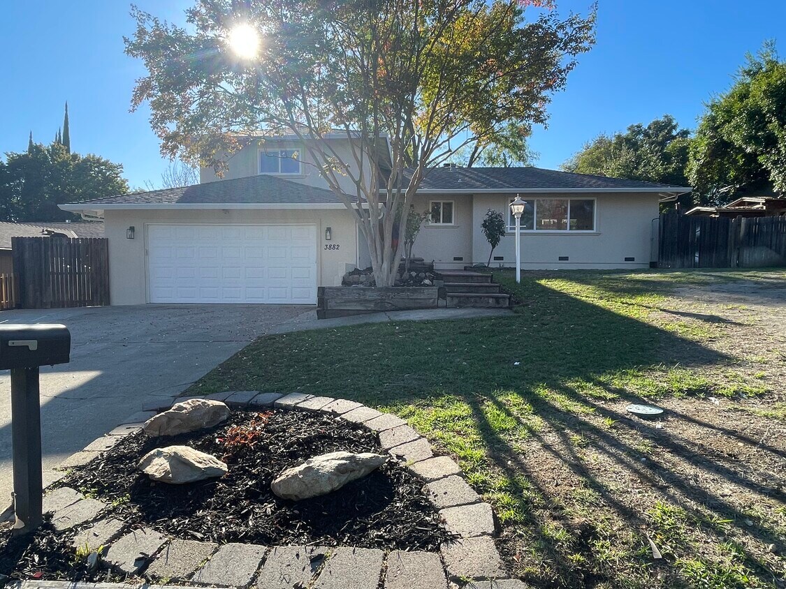 Primary Photo - 3882 Arrowhead Dr