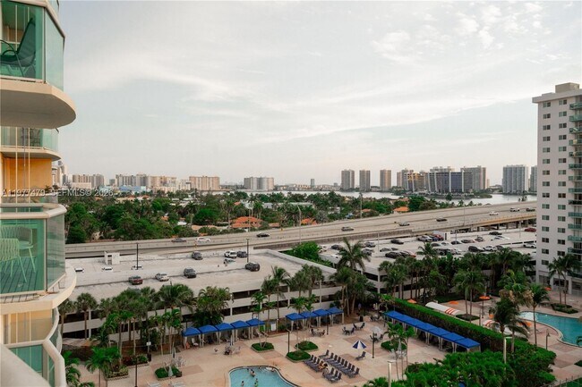 Foto del edificio - 19370 Collins Ave