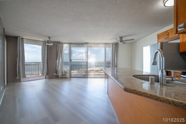 Foto del edificio - 2 Bed 2 Bath 2 Parking IN PEARL CITY