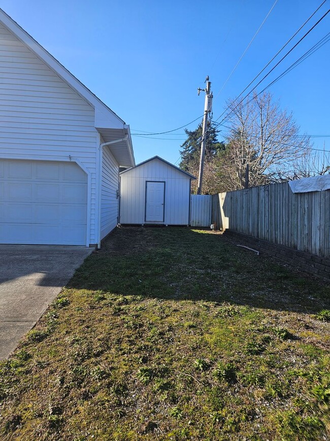 Foto del edificio - Stunning  newer 3 bed/2 bath home in Coos Bay