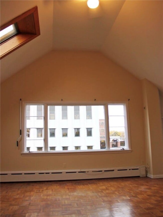 Building Photo - 223 Alexander St