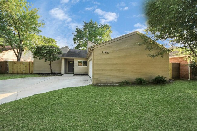 Foto del edificio - 11923 Briar Forest Dr