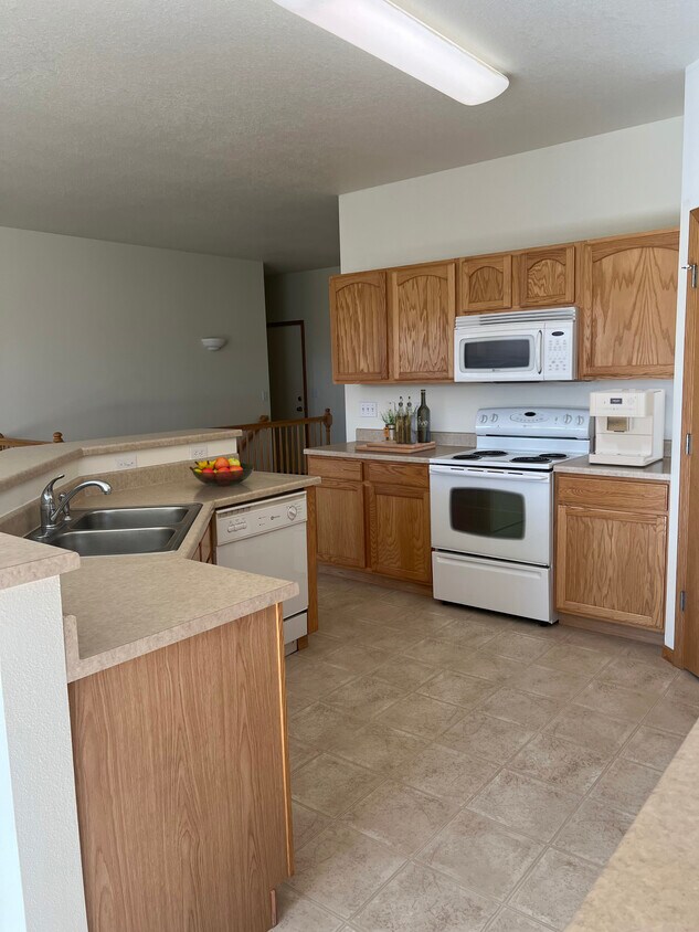 Kitchen - 1787 Hunters Creek Way