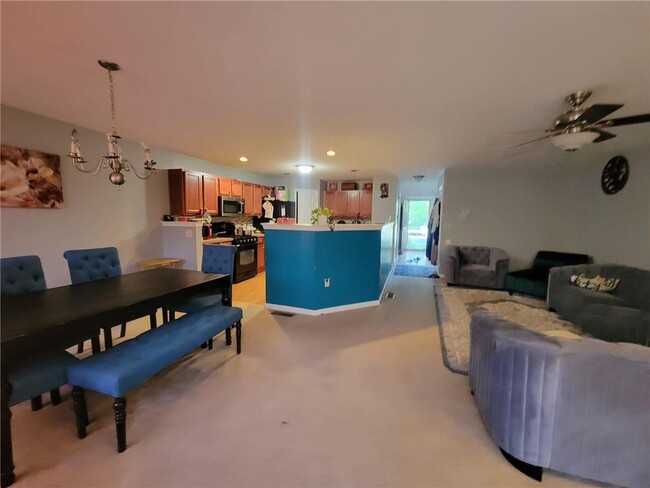 Building Photo - 6997 Hunt Dr