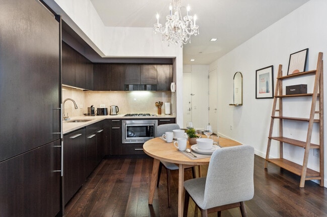 Building Photo - 110 Wall St