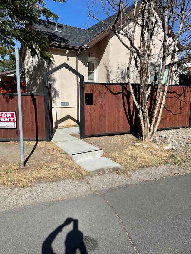 Main Entry - 4902 Forman Ave