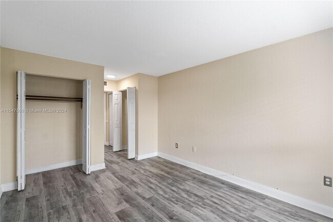 Foto del edificio - 9441 SW 76th St
