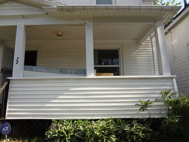 Foto del edificio - HUGE SINGLE FAMILY FOR RENT !!