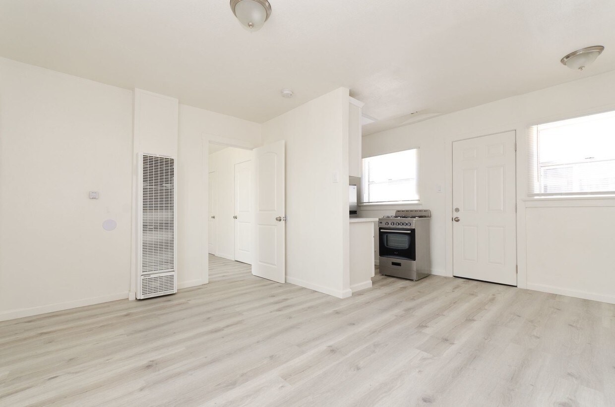 Primary Photo - 536 W 48th St