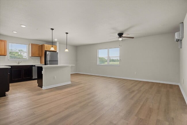 Building Photo - 260 Spanish Moss Cir