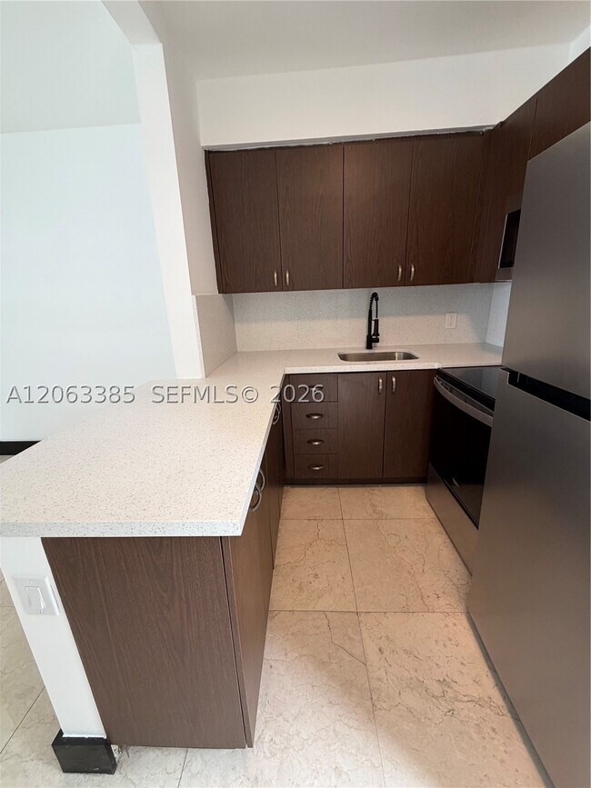 Foto del edificio - 551 NE 62nd St