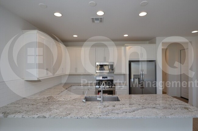 Foto del edificio - 9222 W Glenrosa Ave