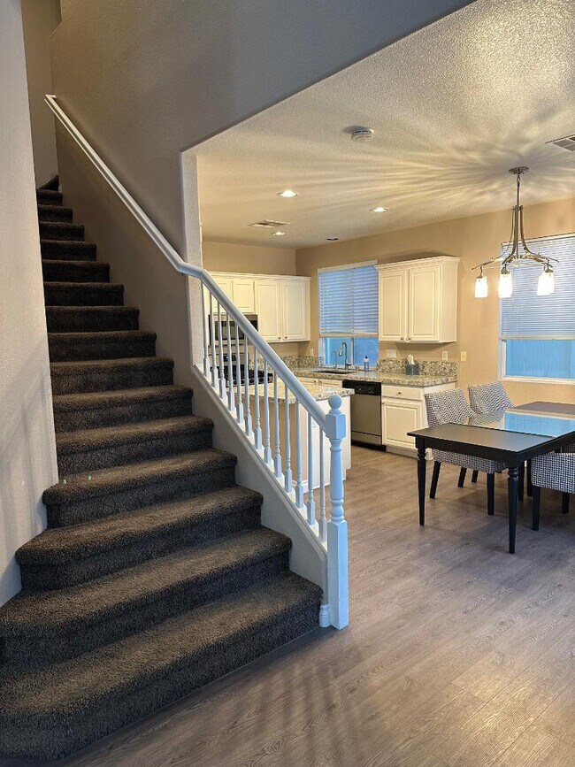 Foto del edificio - 7533 French Springs St