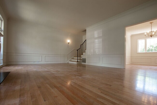 Sala de estar - 8344 De Longpre Ave