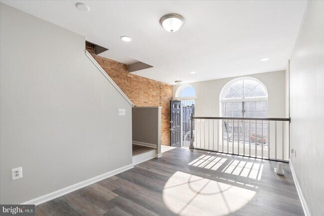 Building Photo - 1512 E Lafayette Ave