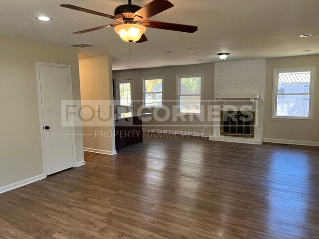 Foto del edificio - Beautiful 3 Bedroom 2 Bath Home