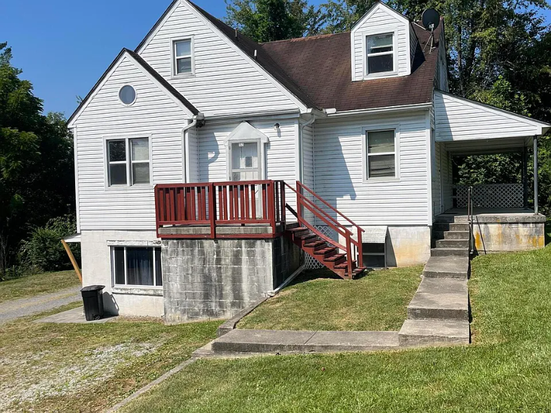 Primary Photo - 1521 E Main St