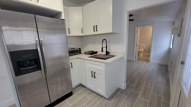 Building Photo - 1002 50th Ave Dr W