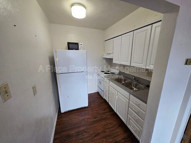 Foto del edificio - 2727 Hampton Ave