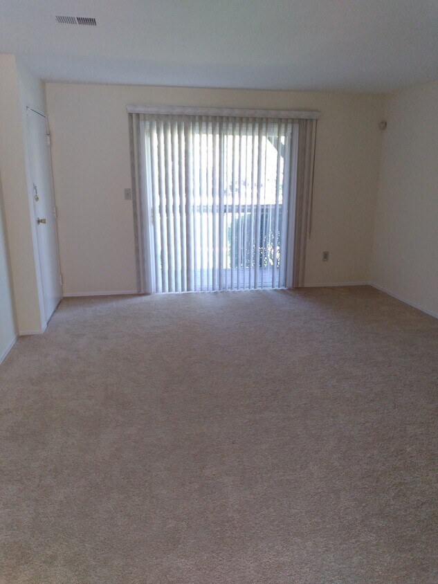 1101 N Oaks Blvd Unit 1101, North Brunswick, NJ 08902 Condo for Rent