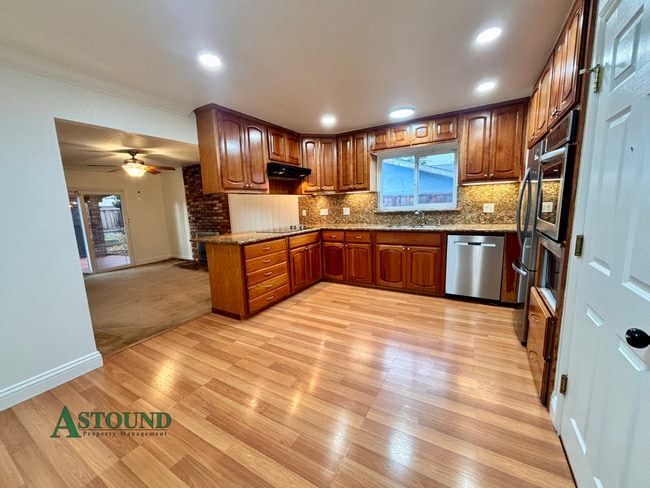 Foto del edificio - 2361 Panoramic Dr