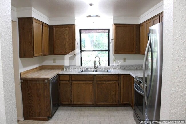 Foto del edificio - 3 bedroom 1.75 bath home on Peacock Hill