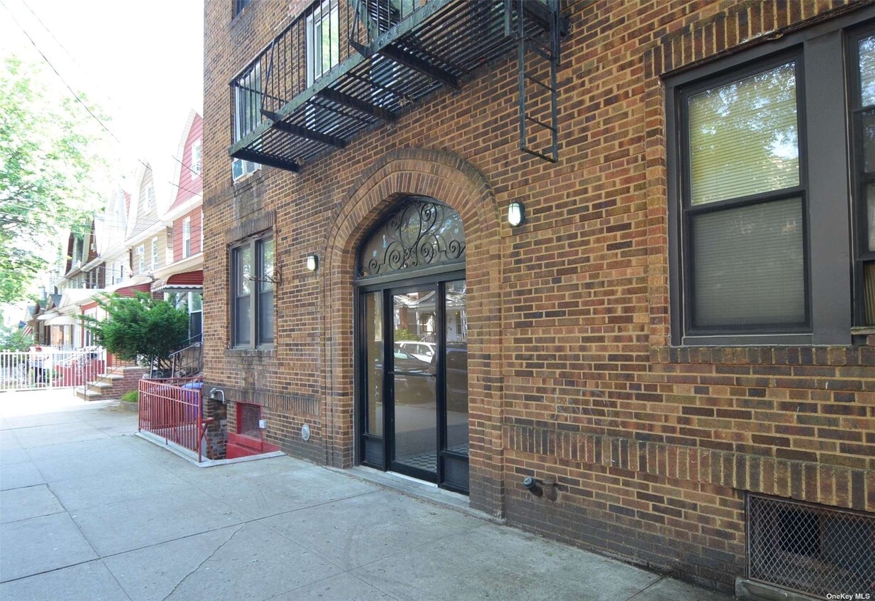 Primary Photo - 86-39-86-90 90th St