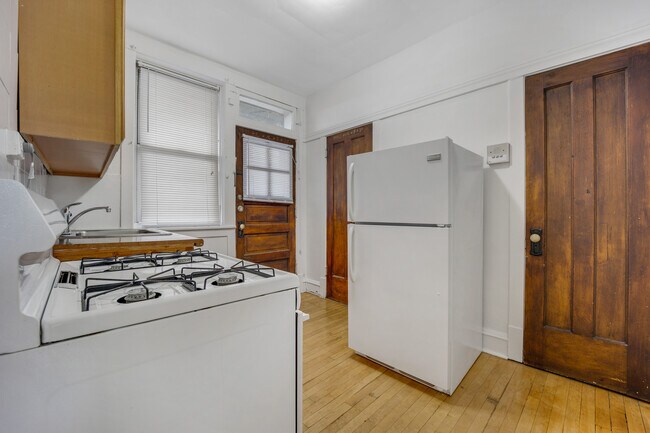 Foto del edificio - 4744 W Roscoe St