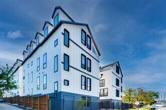 Building Photo - 512 N Lancaster St