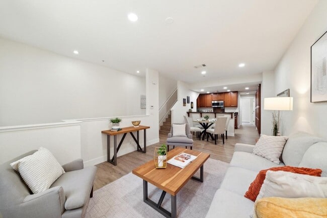 Foto del edificio - Modern 3-Bed, 3-Bath Home in Desirable San...