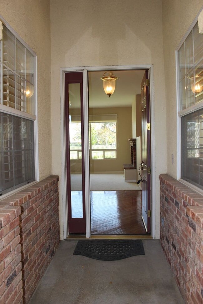 Building Photo - 1716 Wedgemont Place - Gated ON Course at ...