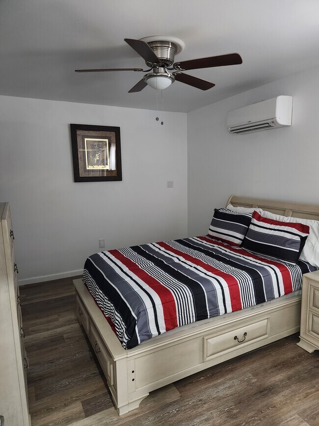 Foto principal - 4828 Cheviot Rd